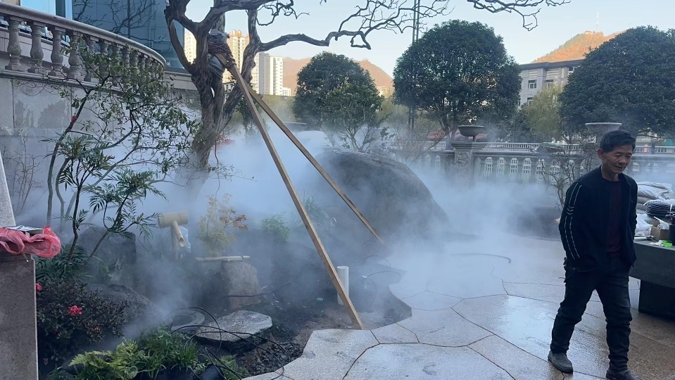 雾森效果打造神秘别墅庭院,宛如仙境.