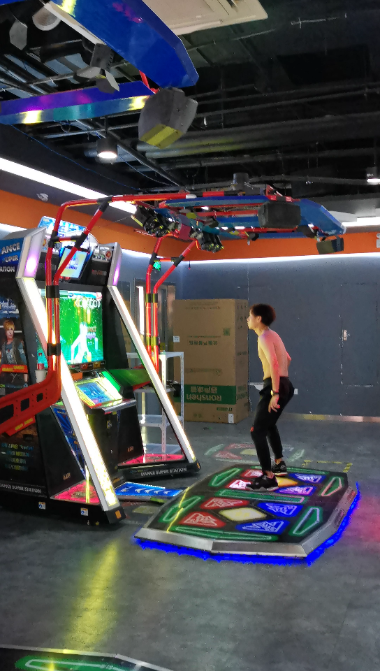 【舞蹈区硬核视频】偶然记录电玩城跳舞机大神