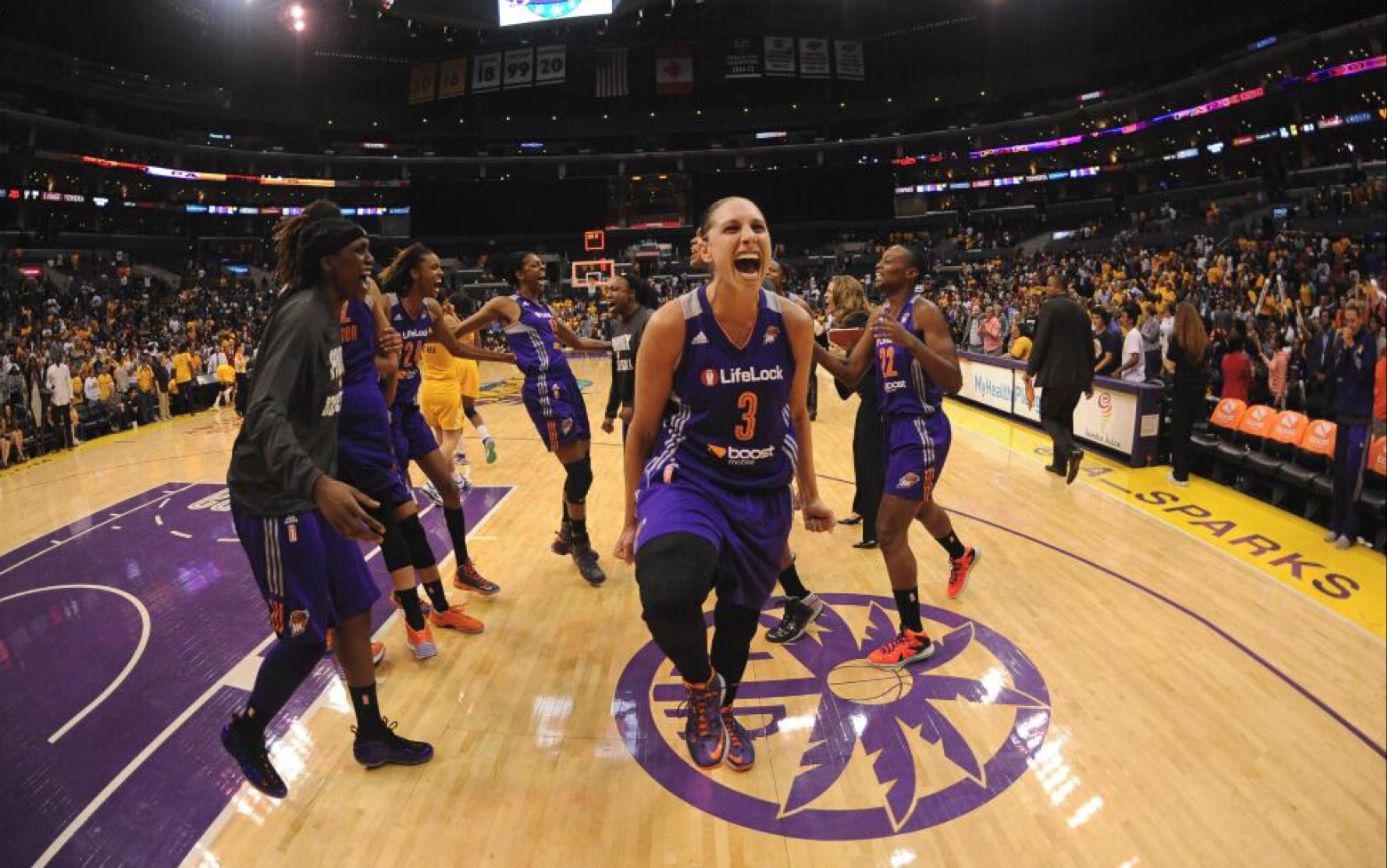 nba2k20wnba首次出现在2k中华盛顿神秘人vs菲尼克斯水星