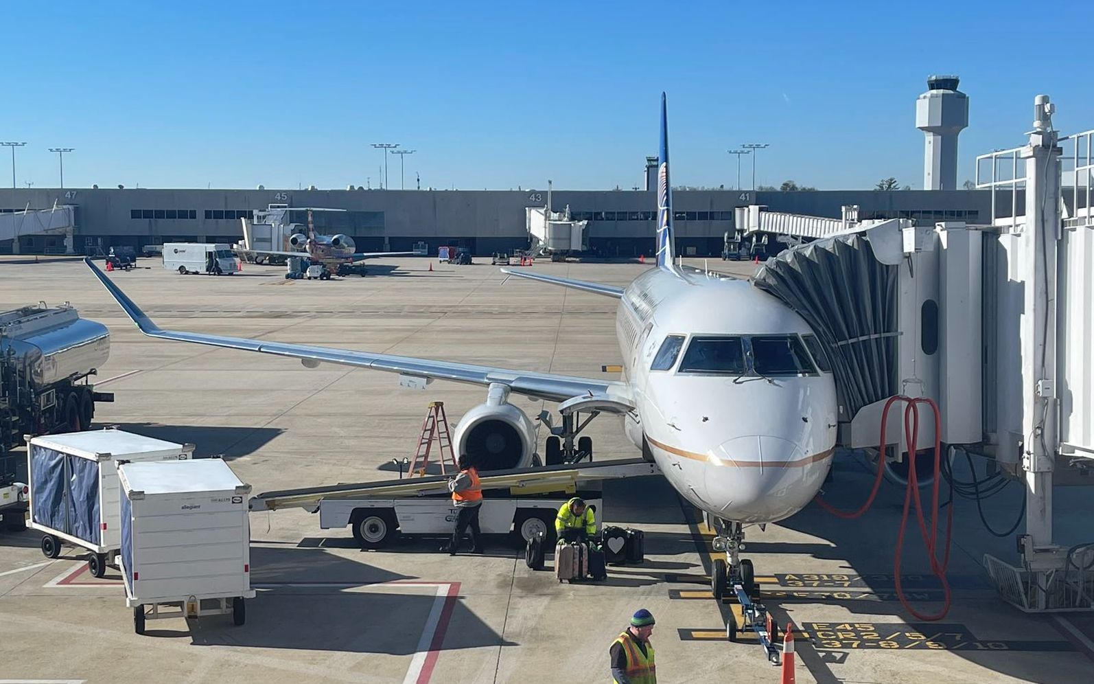 【飞行记录】ua3681(n743yx) 美国联合航空erj/embraer-175格林斯伯勒