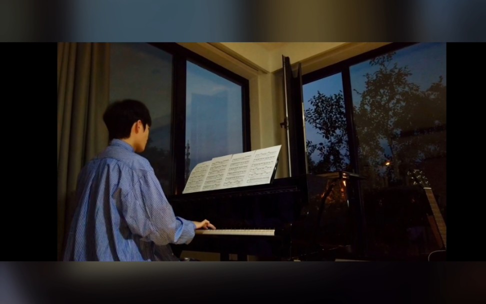 梦回在你好旧时光发布会弹钢琴的曹恩齐