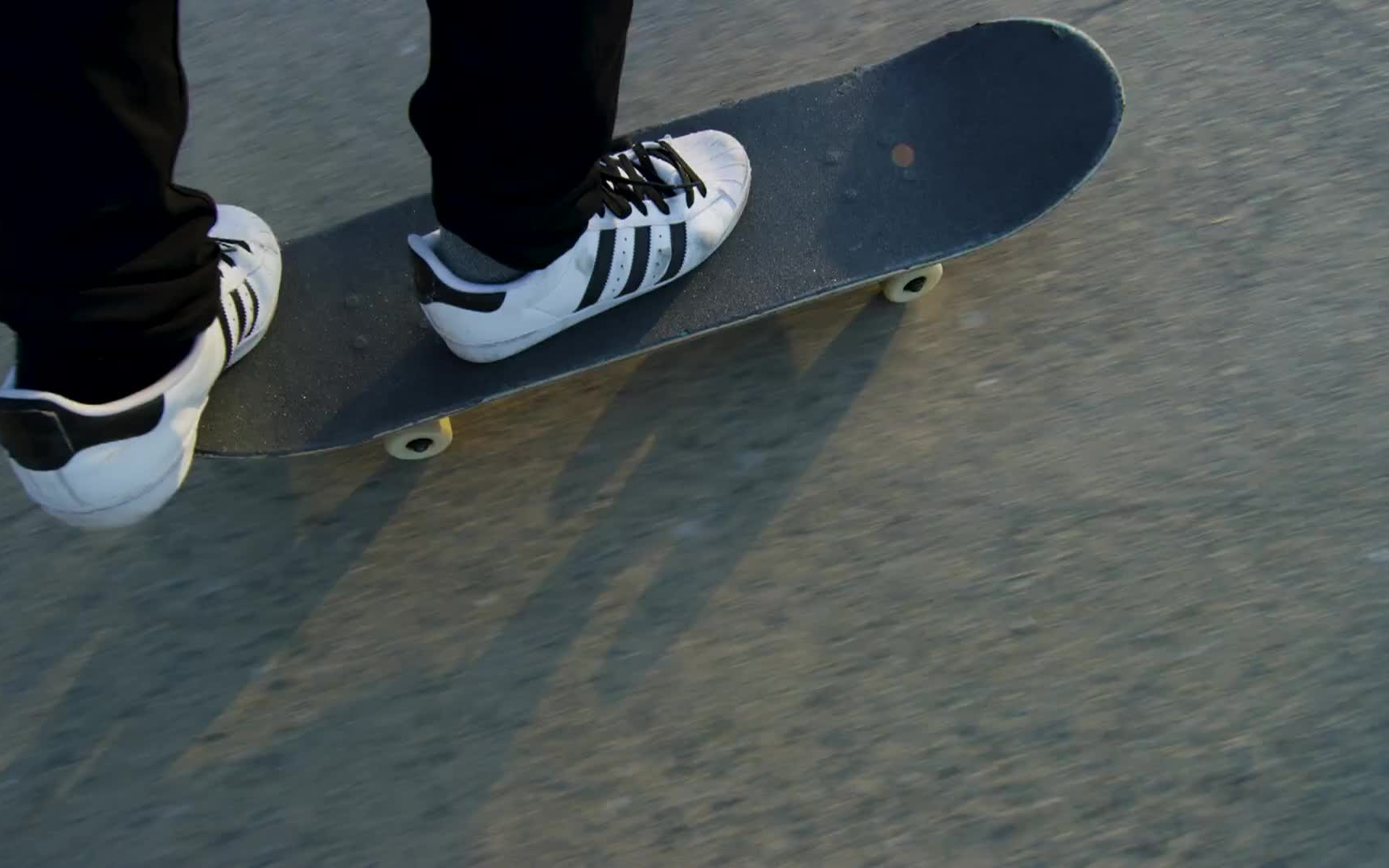 滑板达人畅快街头跑酷《穿越旧金山》