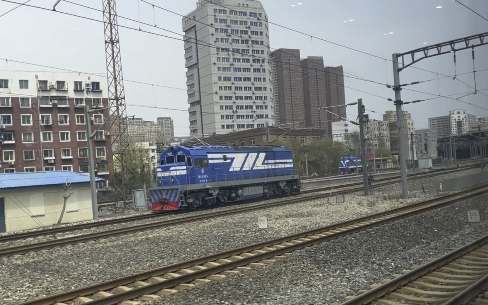 【铁路】沈阳北站 两台df5内燃机车 以及cr400bf-g-3110