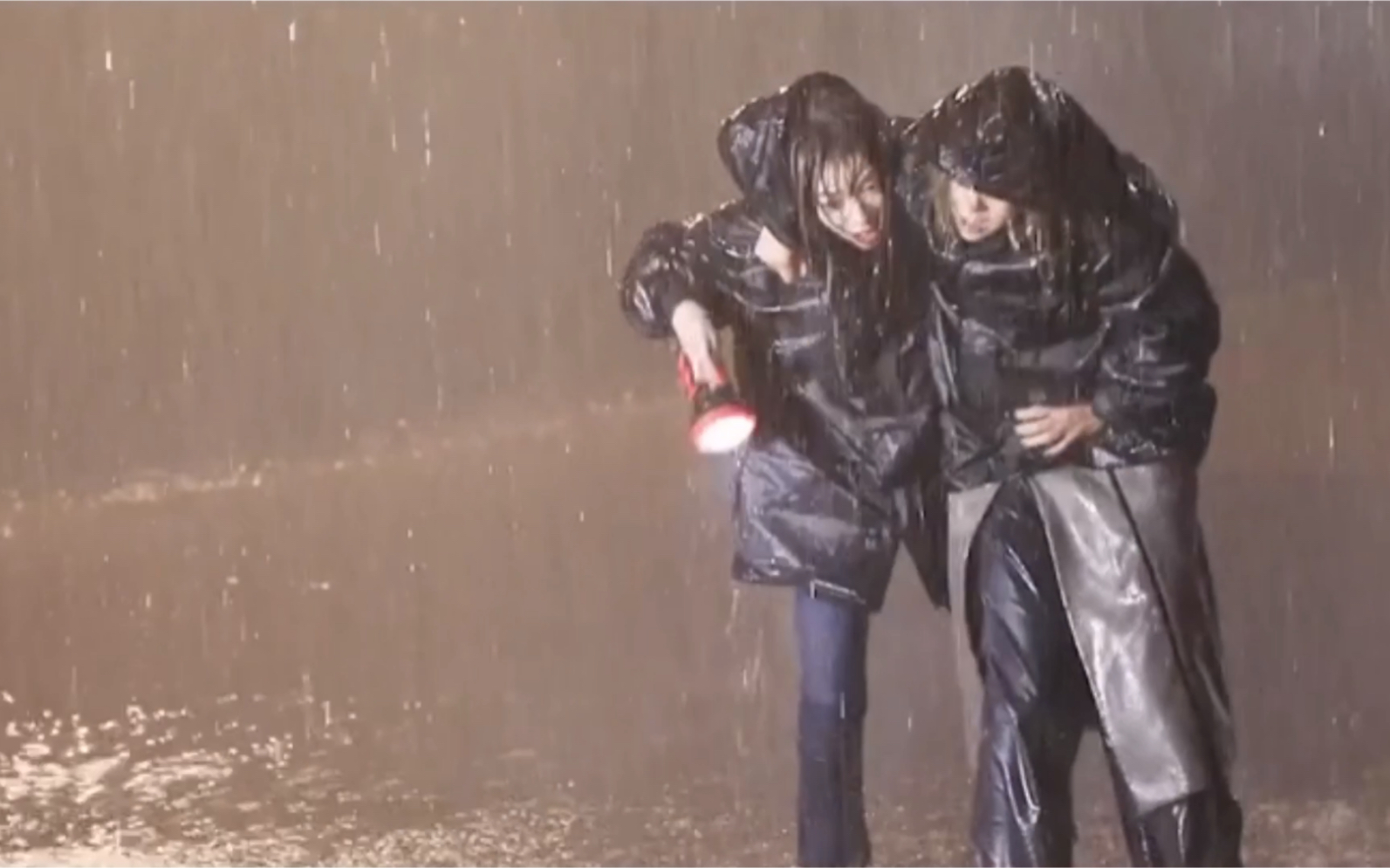 正青春:幕后花絮 在冷雨中拍戏是什么体验?