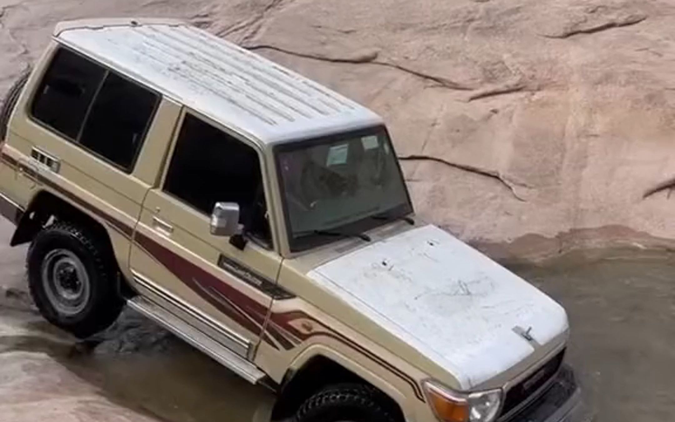 丰田lc71运兵车:值得期待的硬派越野车