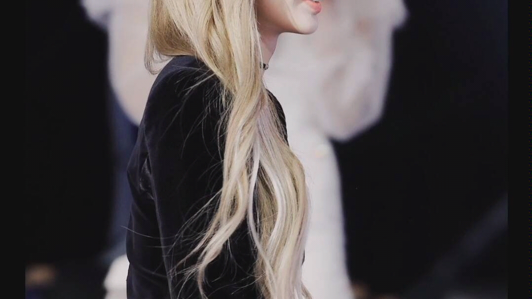 lisa blackpink 大家还记得长金发时期的甜豆莎吗.美哭我了