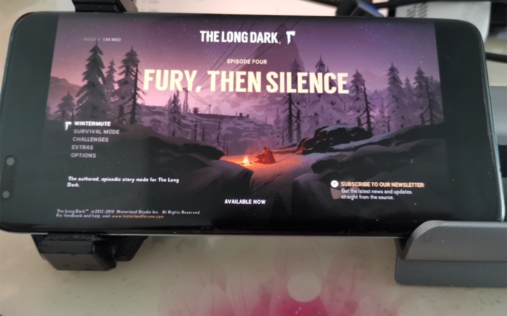 手机上可以玩的生存游戏《THE LONG DARK 》《漫漫长夜》.