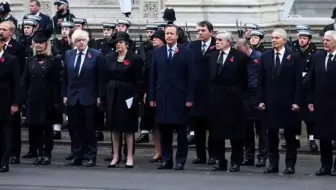 罕见的英国8任首相的同框，你还记得他们都是谁吗？