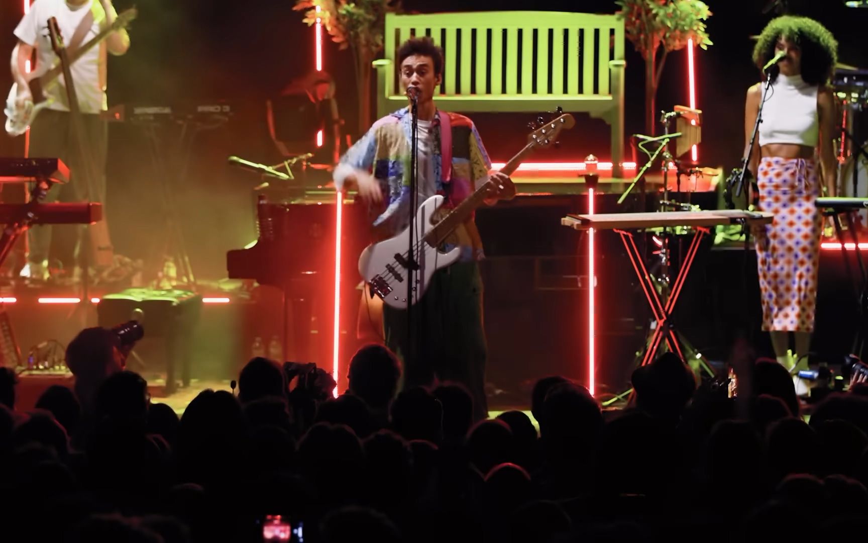 [图]音乐天才Jacob Collier - All I Need with @Mahalia (Live from O2 Academy Brixton)