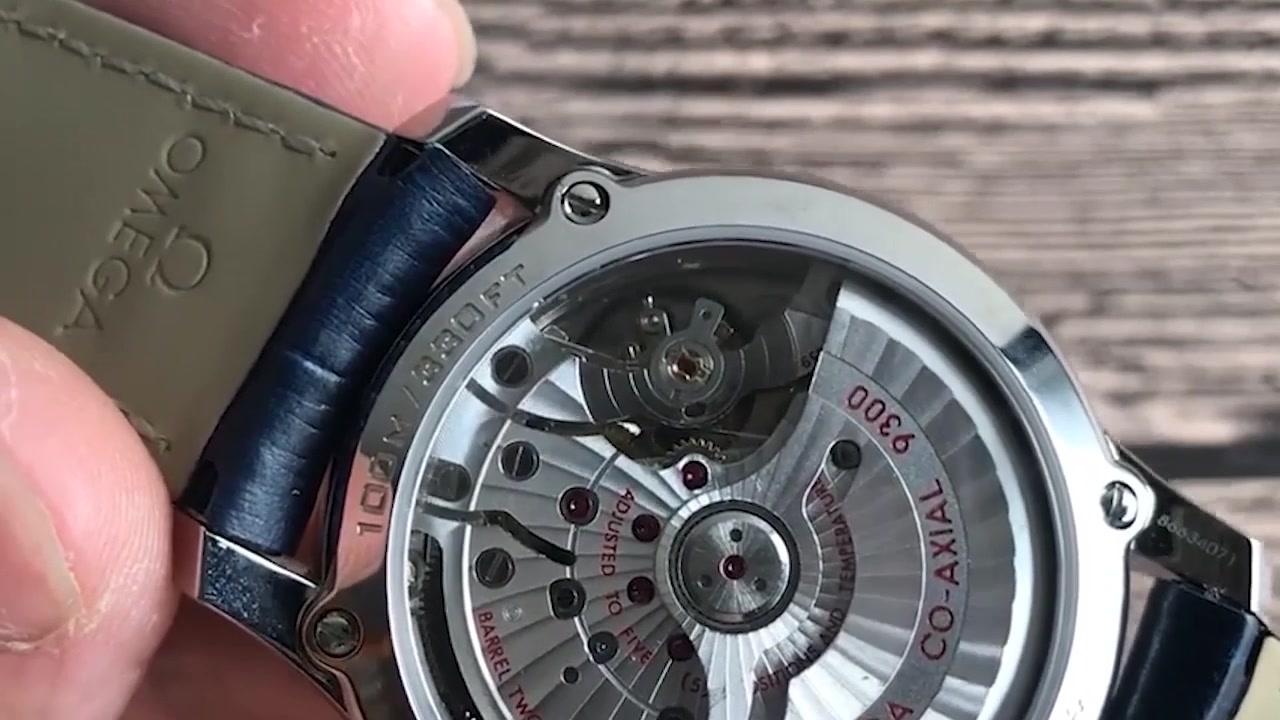 匠心钟表:om蝶飞蓝面腕表9300计时机芯