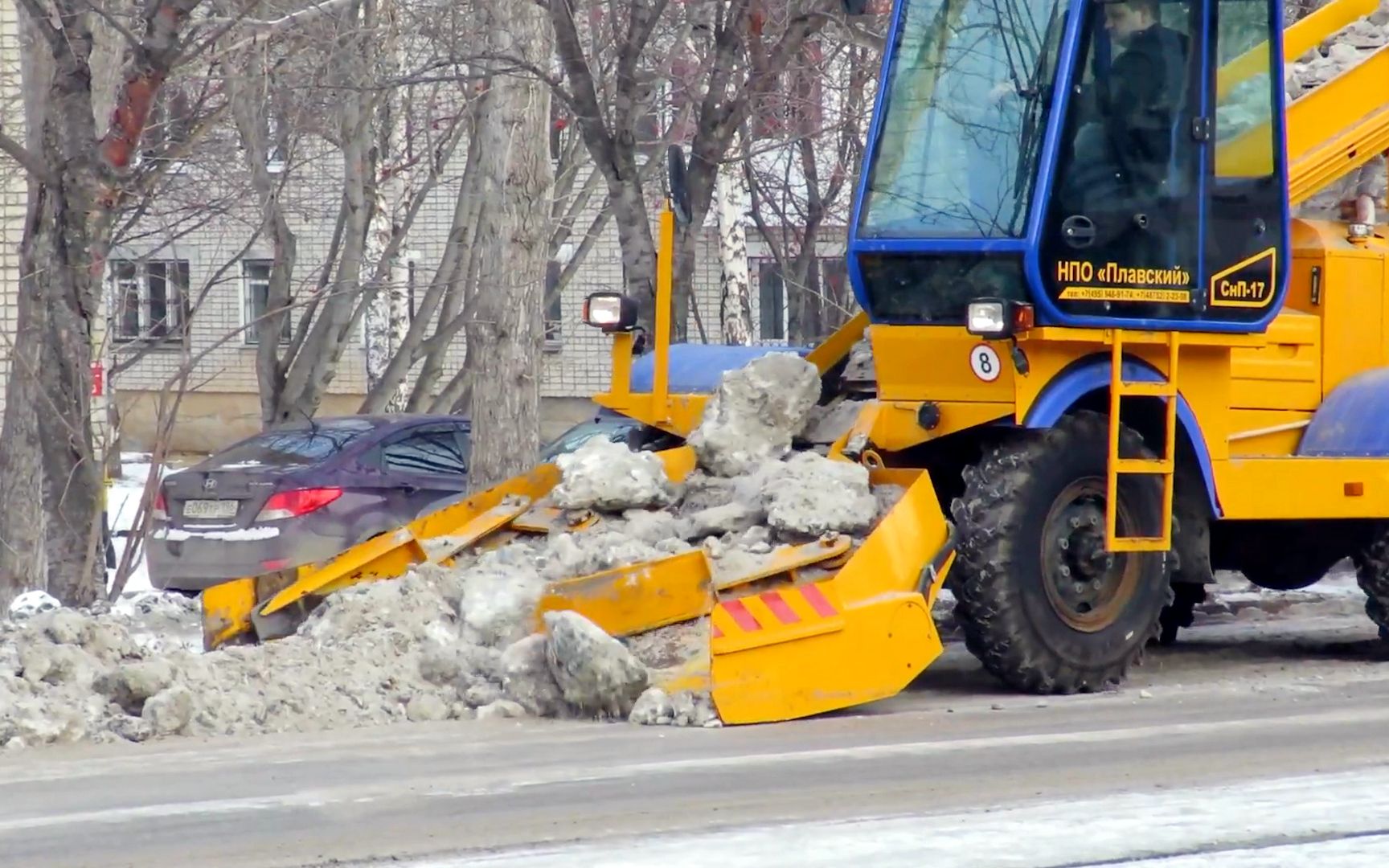 國外發明硬核除雪車,剷雪就像吃飯一樣,高效清理路面積雪