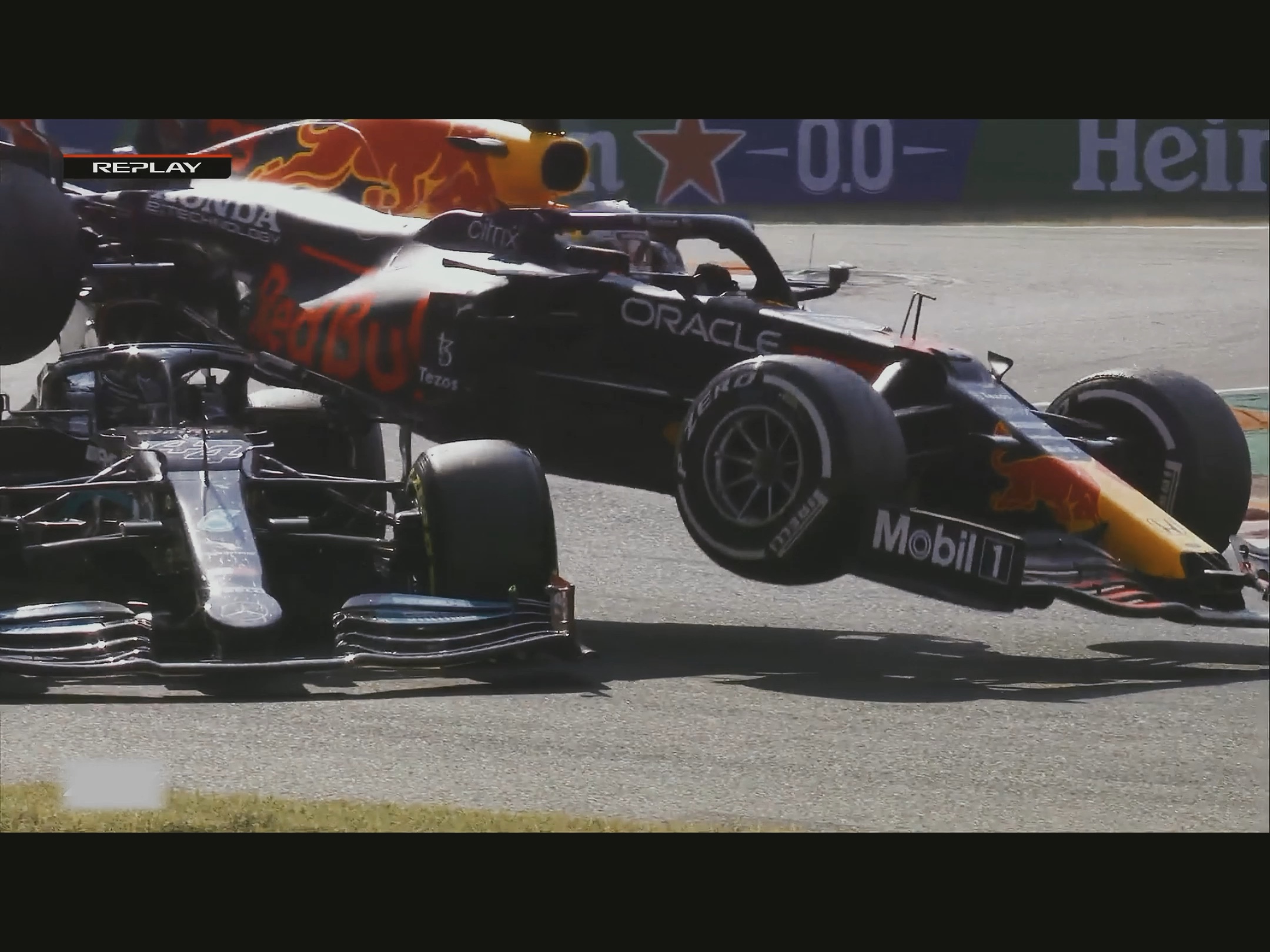 【f1名场面】维斯塔潘力压汉密尔顿,多亏了halo