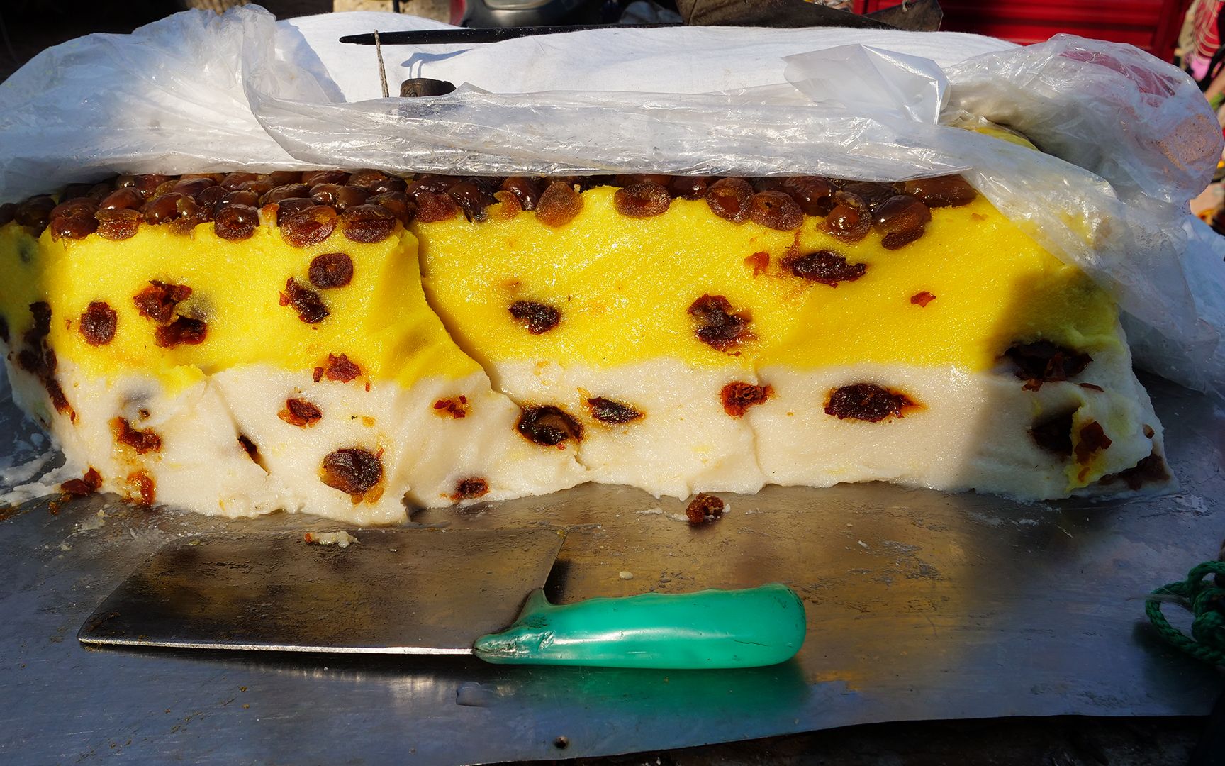 一块粘糕两种吃法!6旬大妈骑摩托,25年只做老粘糕,出摊围满人