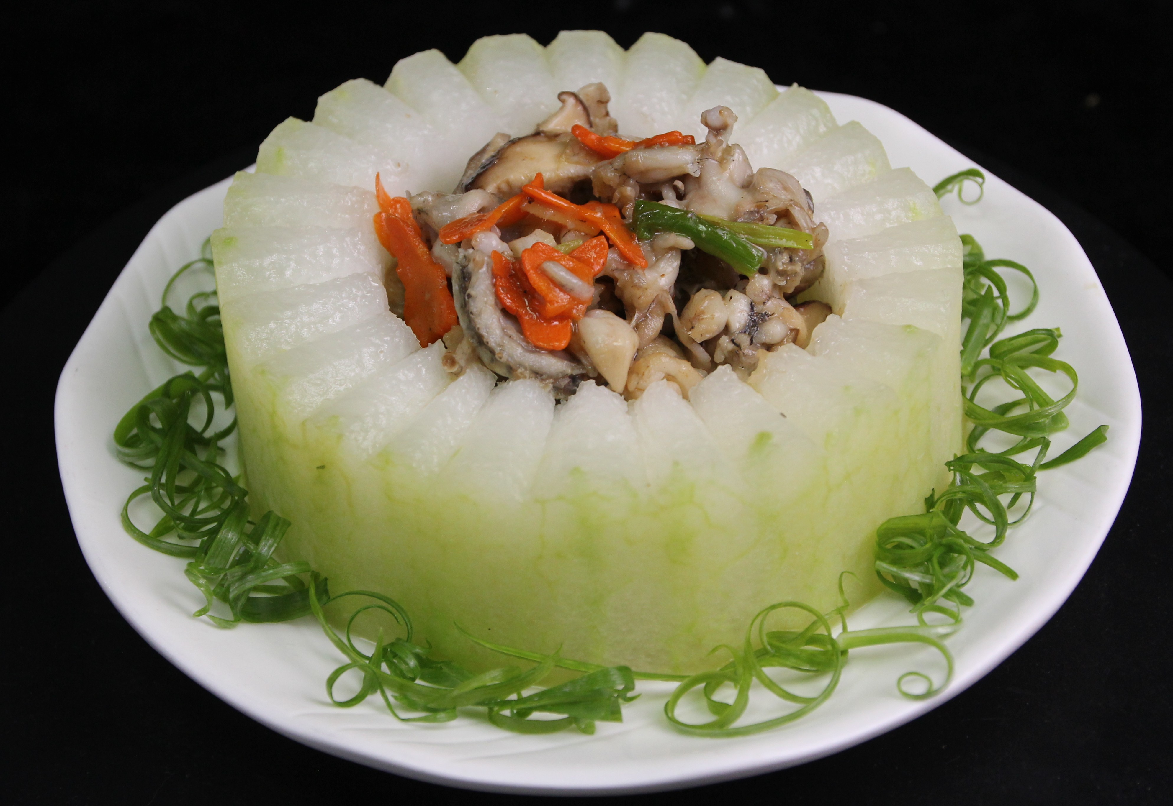 阿妈说现在的天气吃多点瓜,下火,就做道田鸡加瓜,美味嫩滑