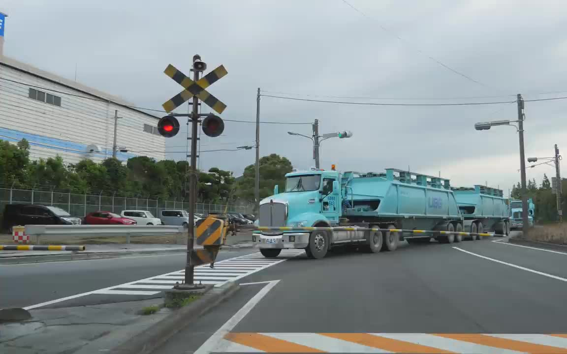 日本的卡车专用铁道口...还是美系卡车 (日本宇部兴产公司专用道路)哔哩哔哩bilibili