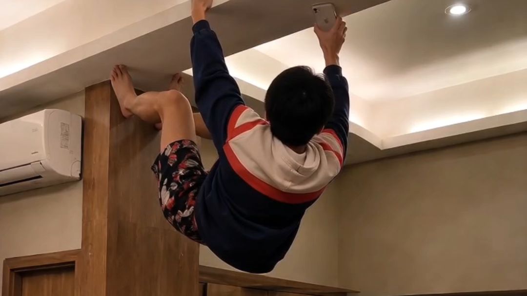 买了备用机妈妈让我玩给她看