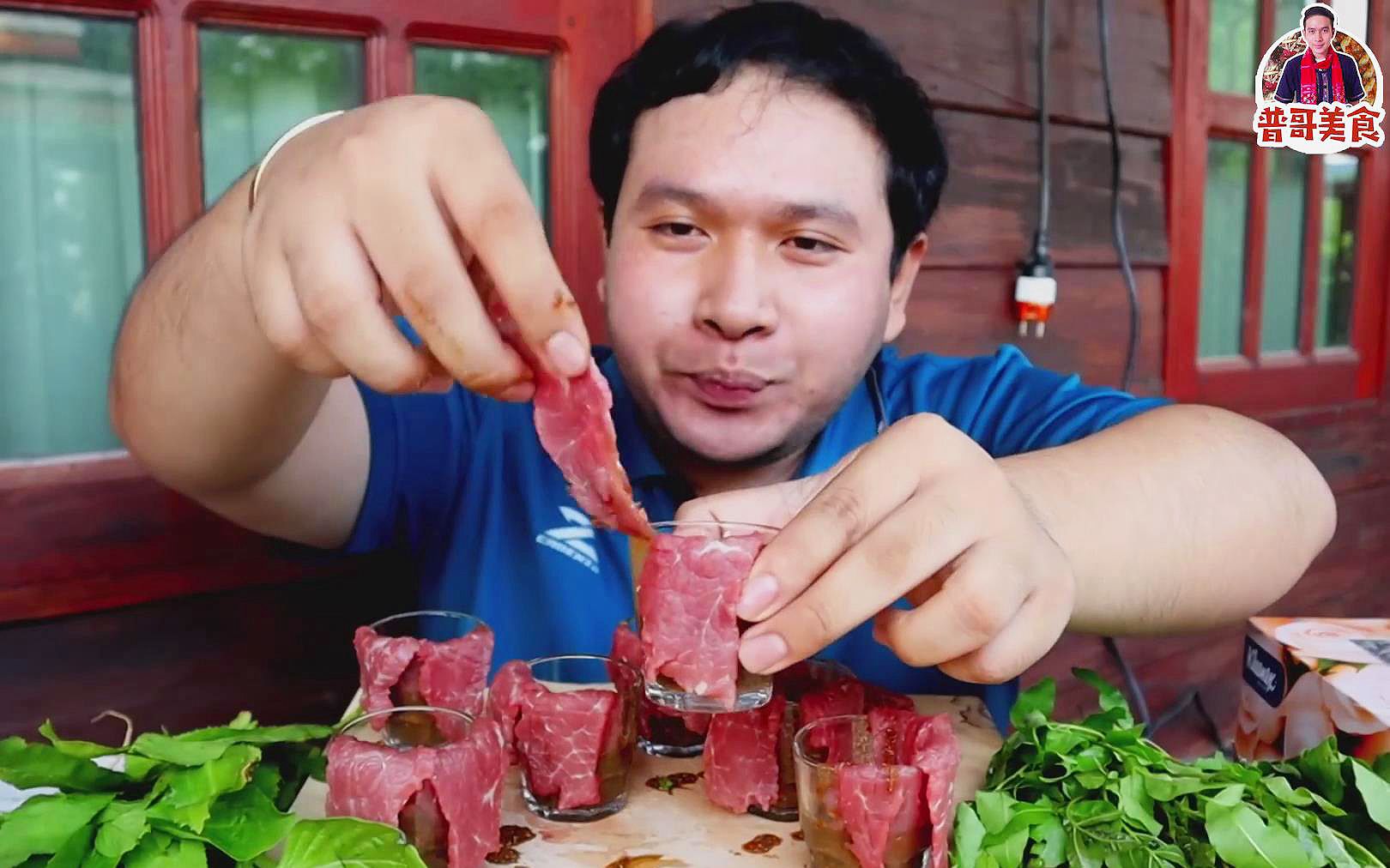 吃肉蘸酱新花招，兄弟们一起干了这杯“肉”，流口水了！ - 哔哩哔哩