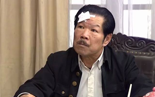 七十二家房客 三六九得知牛局长不想救自己的命 和牛局长闹矛盾了