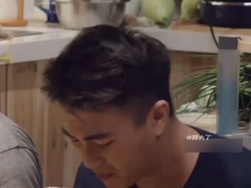 地主家傻儿子,这是奚梦瑶带着何猷君参加的变形计吧