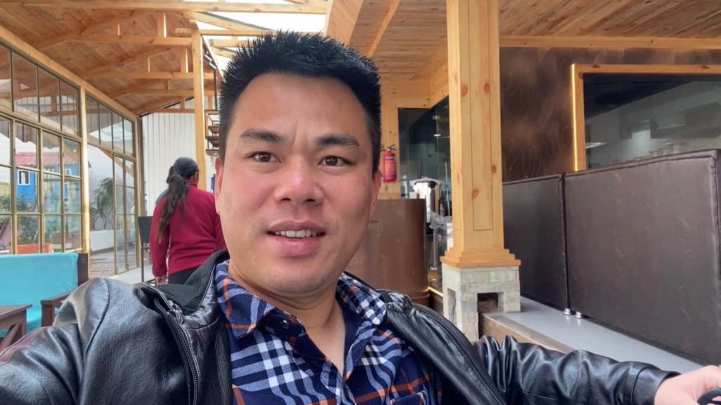 隔壁小王偶遇的尼泊尔美女普拉蒂瓦是个网红看看她的电影宣传片