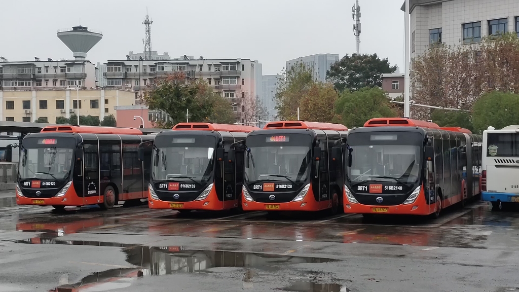 【武汉公交】×【扬子江】brt1路武昌站东广场始发进站 扬子江威龙g5b