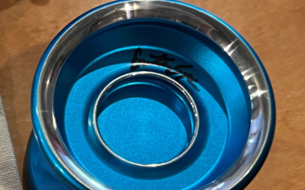 国外小哥试用shutter 2013版快门悠悠球 初版快门 蓝紫拼色