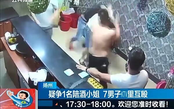 為了爭1個陪酒小姐,7名男子在ktv裡大打出手!