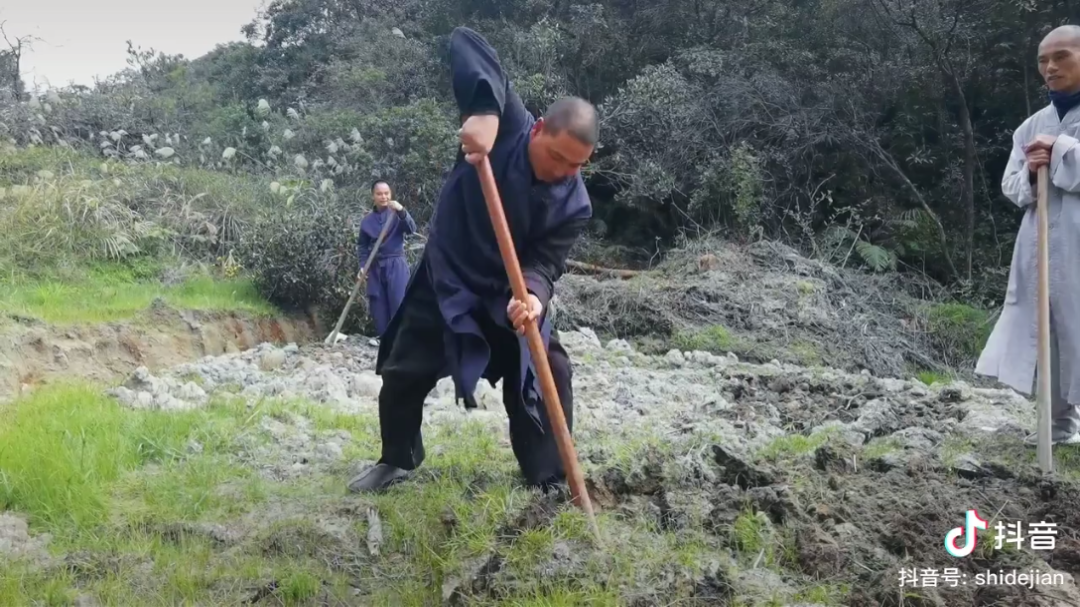 [图]【搬运】释德建禅师演示少林心意撅头把