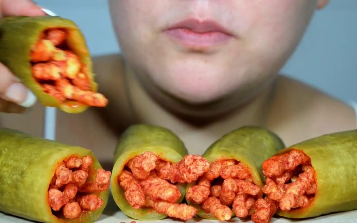 【pink asmr】酸黄瓜卷辣味奇多!