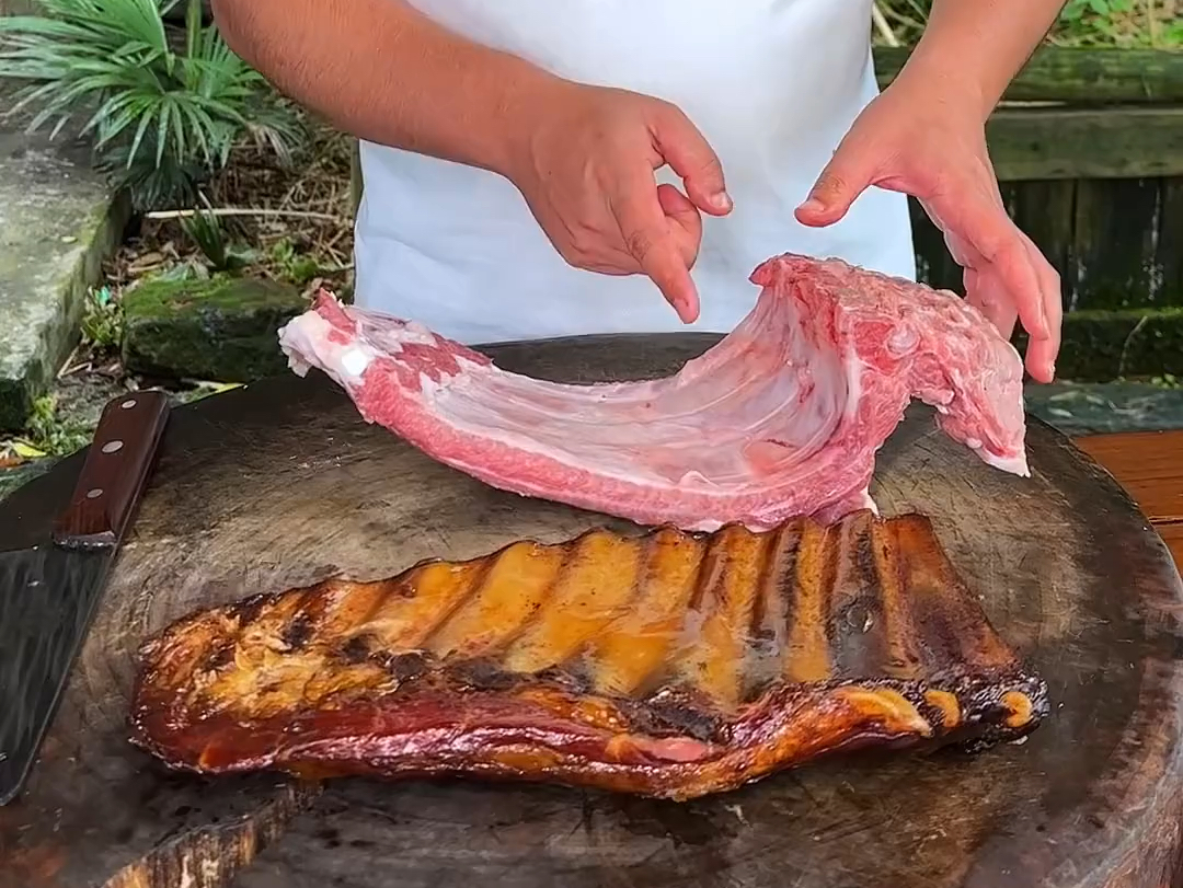 我们把龙骨(背脊骨)给去掉,剩下带脆骨、肉多的我们称为精排.哔哩哔哩bilibili