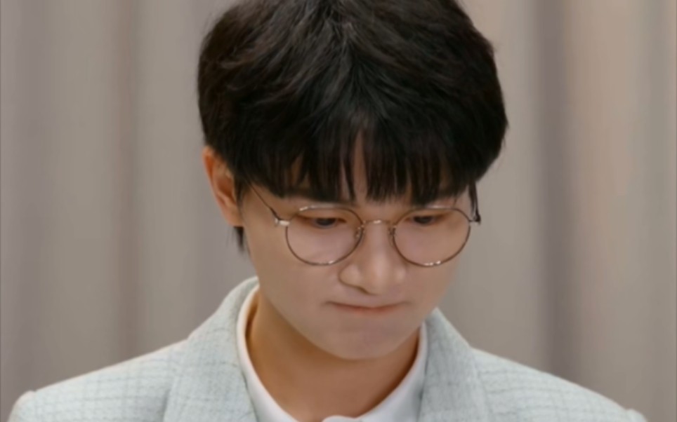 【周深】小周总的眼镜简直太漂亮了!(多戴爱看!