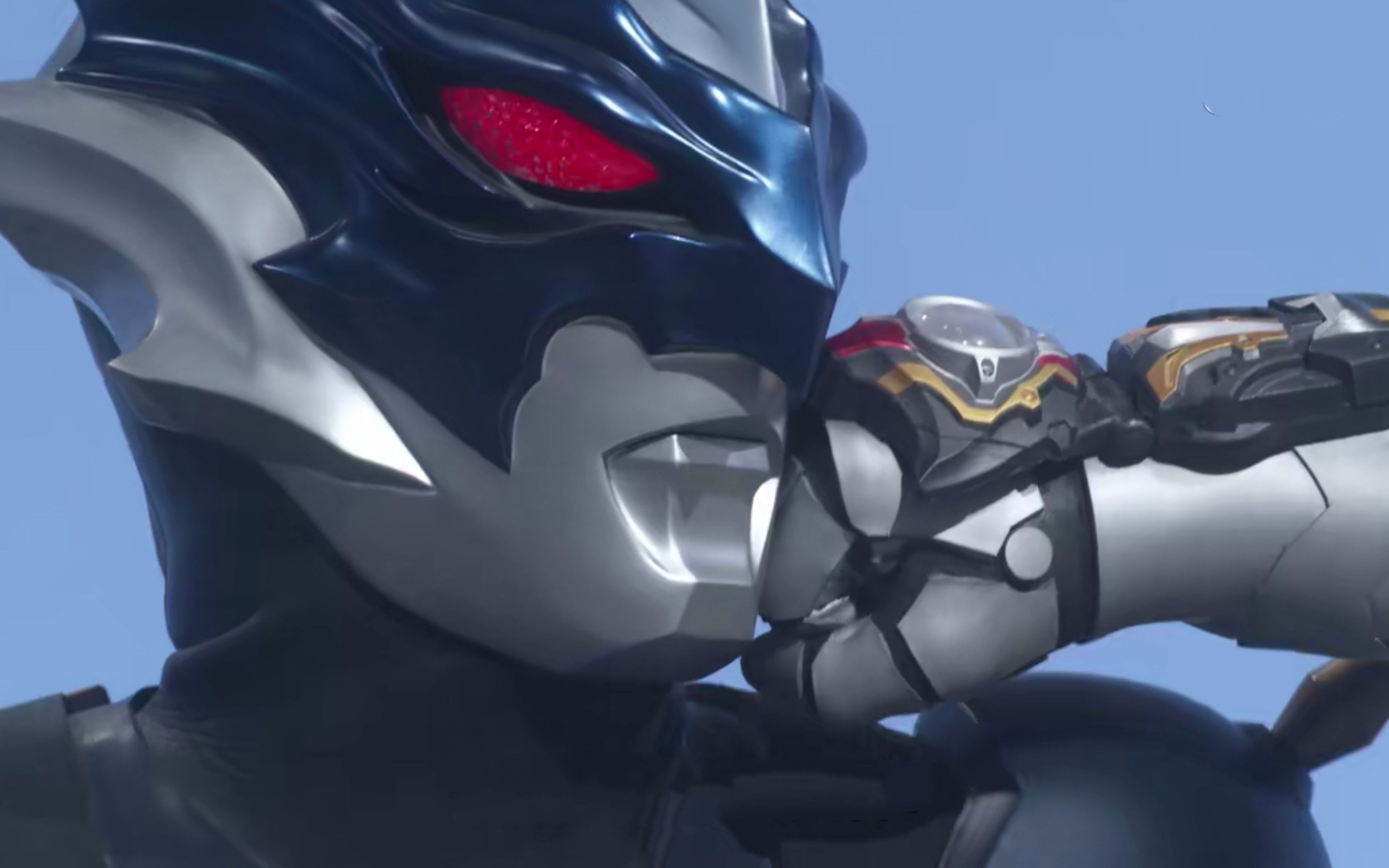 泰迦新形态登场!变身黄金铠甲勇士,一拳打碎托雷基亚的板牙