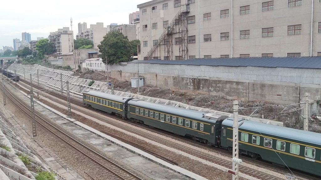 长沙拍车 z336/z337南宁至包头 z230/z231深圳东至西宁 进长沙站