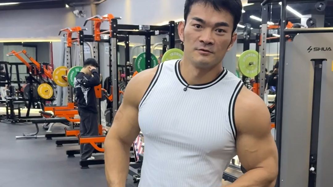 很多兄弟都不知道我会俄挺吧?现在试一下,看看还能不能做!-李维刚的日常-李维刚的日常-哔哩哔哩视频