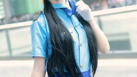 漫展归来黑丝制服女保安