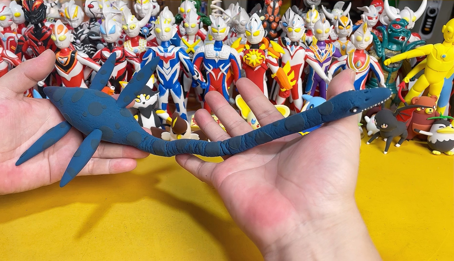 用粘土捏恐龙时代海洋里蛇颈龙