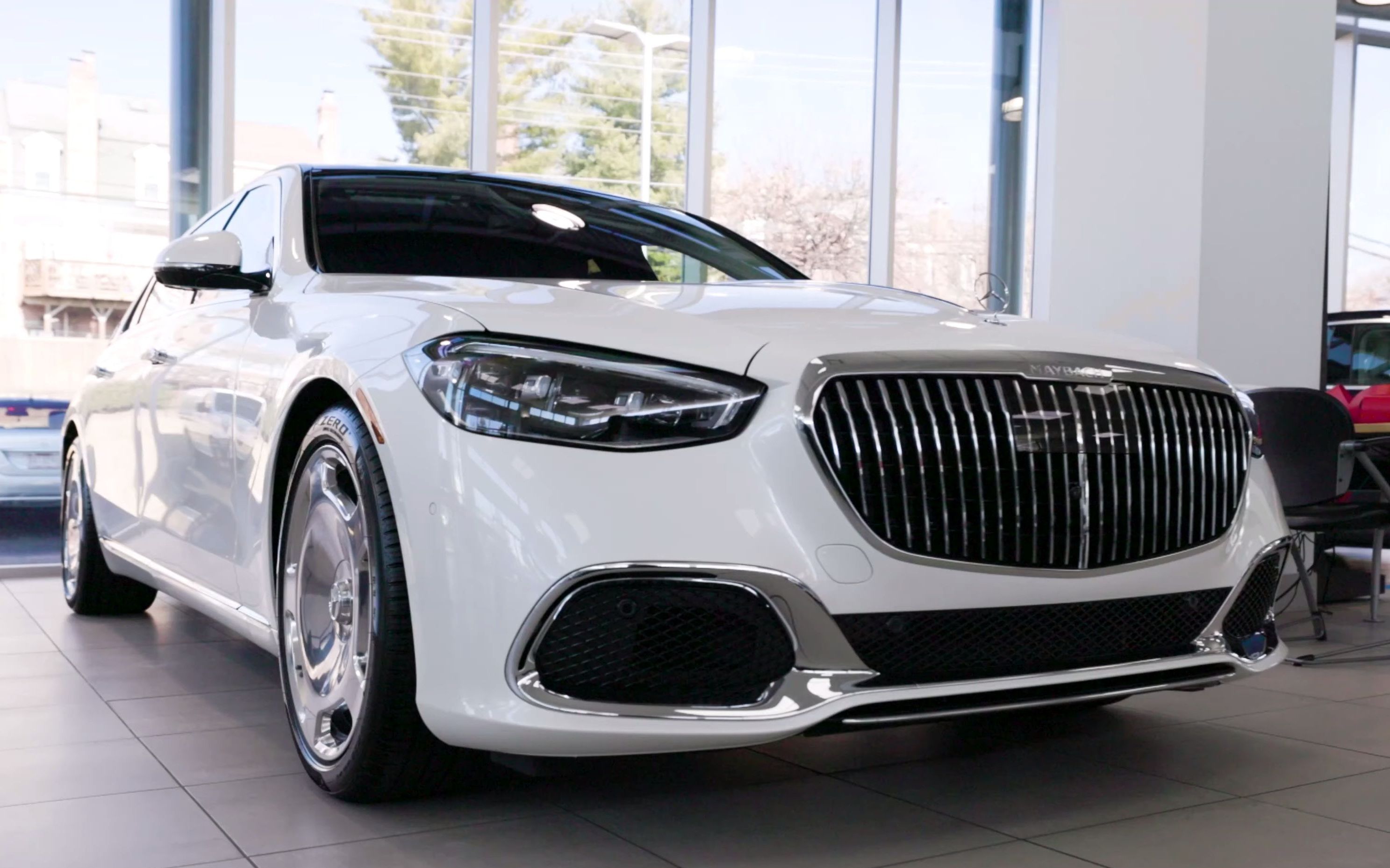 奔驰迈巴赫 w223 z223 s级 s580 2022款白色4s店简短广告_哔哩哔哩