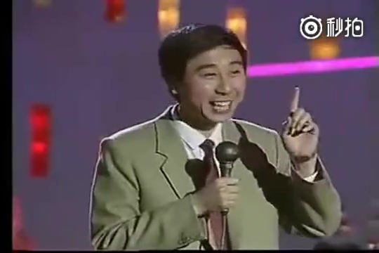 [图]1989年春晚，气功节目“喷水断砖”和“缩身进笼”！请问冯巩冯大爷您确定这个叫软皮功吗？