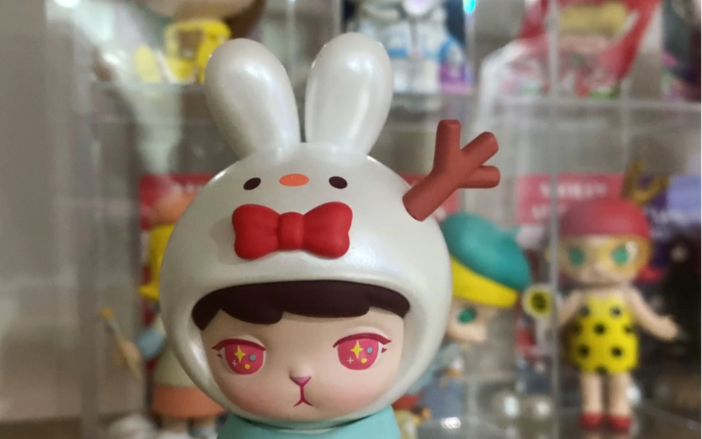 泡泡玛特bunny冬季雪人手感