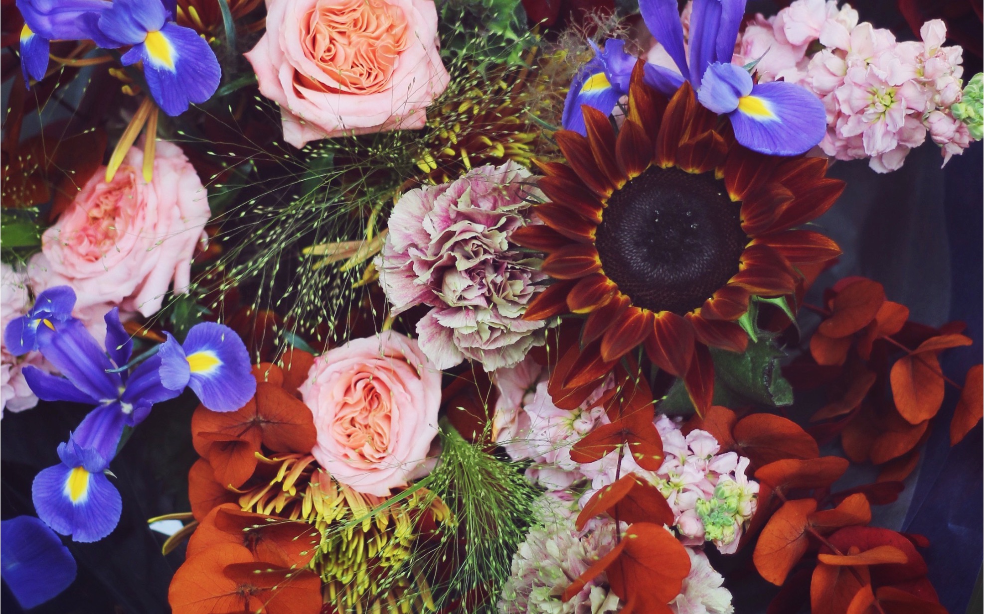 花店日常#到了可爱的复古色向日葵,那就做一束偏复古感的花束吧!