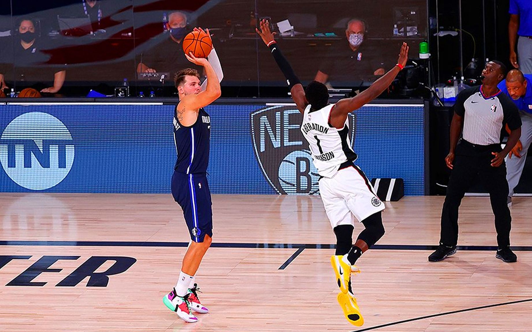 画一本篮球翻页动画,东契奇三分绝杀快船!