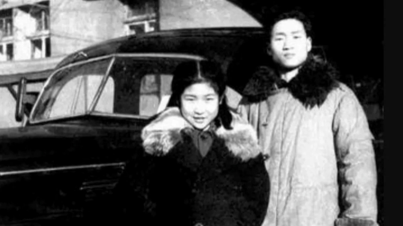 1960年,毛岸青和邵华在大连结婚,婚前毛主席夸赞儿媳妇:是个好孩子.哔哩哔哩bilibili