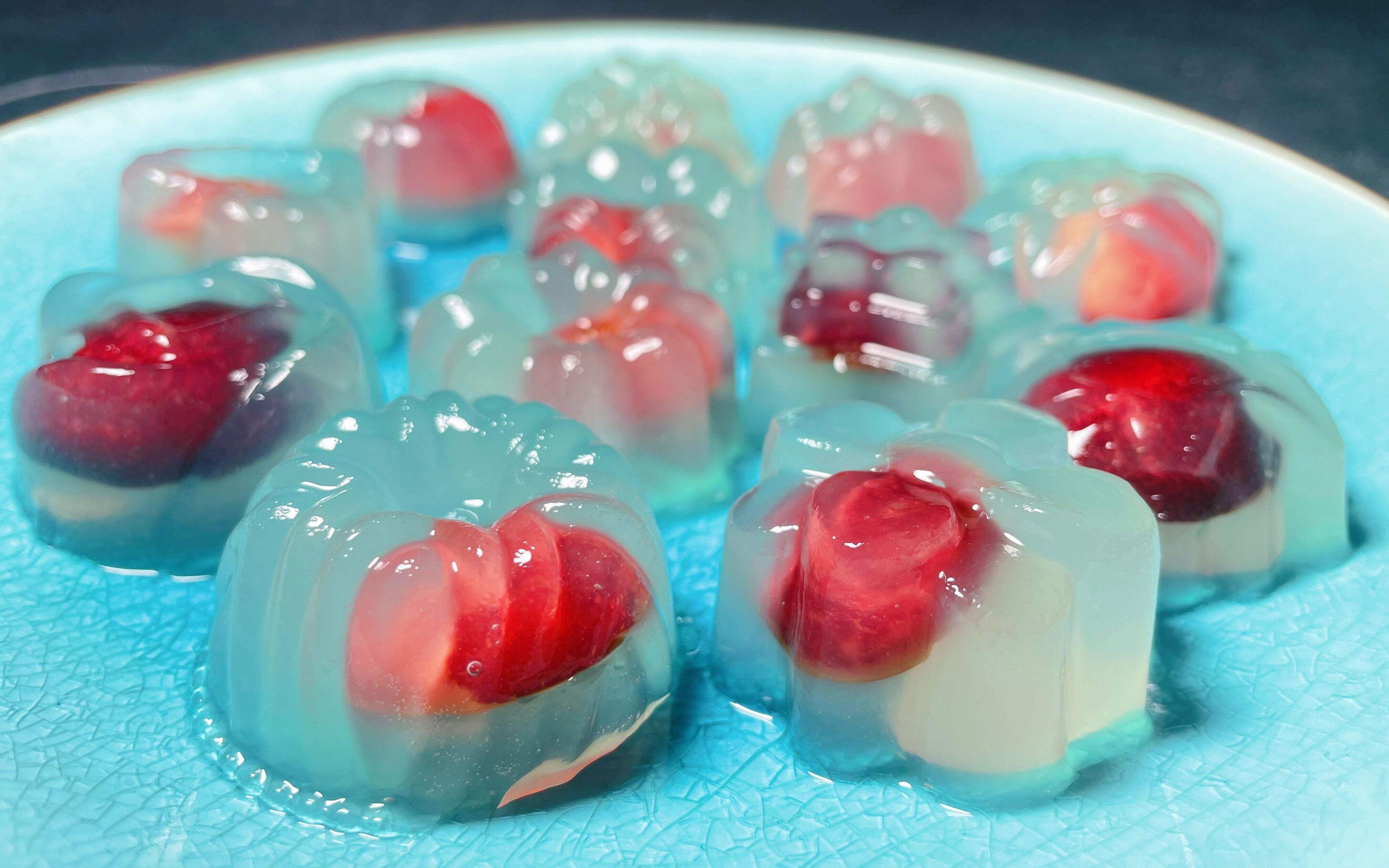 天气炎热,孩子容易上火,冰糖雪梨果冻安排上,冰凉爽滑q弹