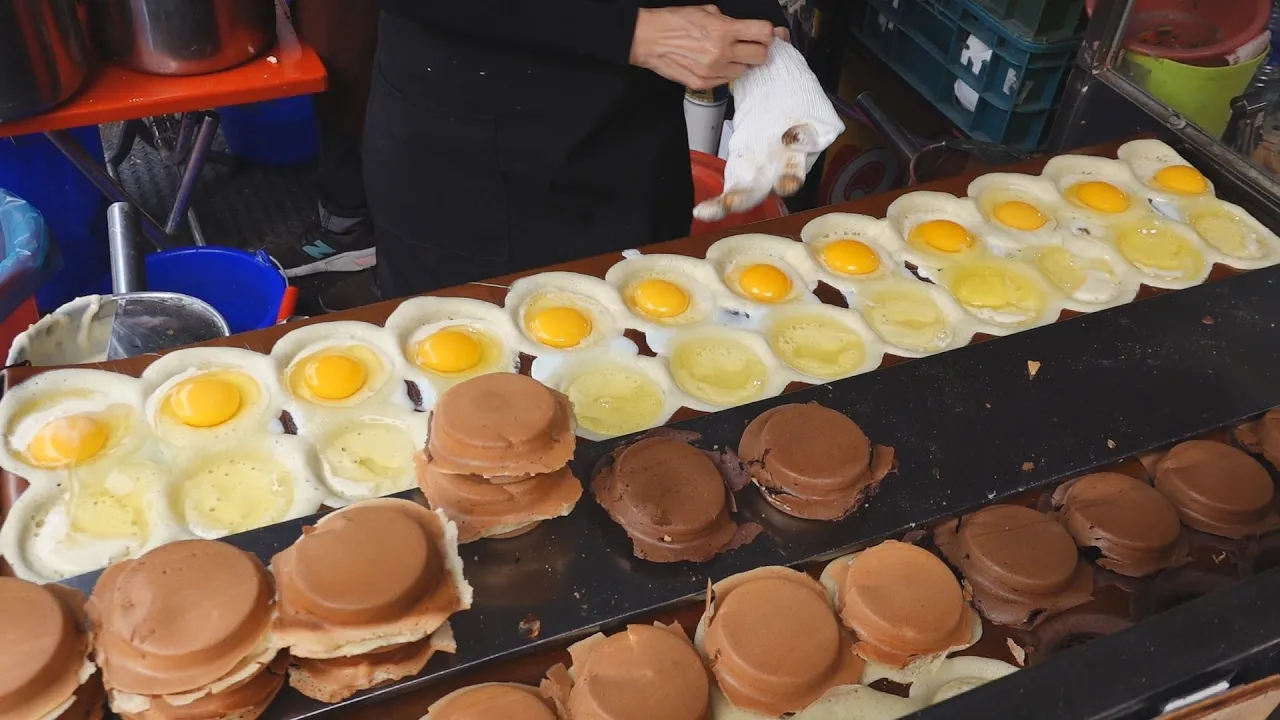 台湾food - egg cheese wheel pies / 鸡蛋起司车轮饼 - street food