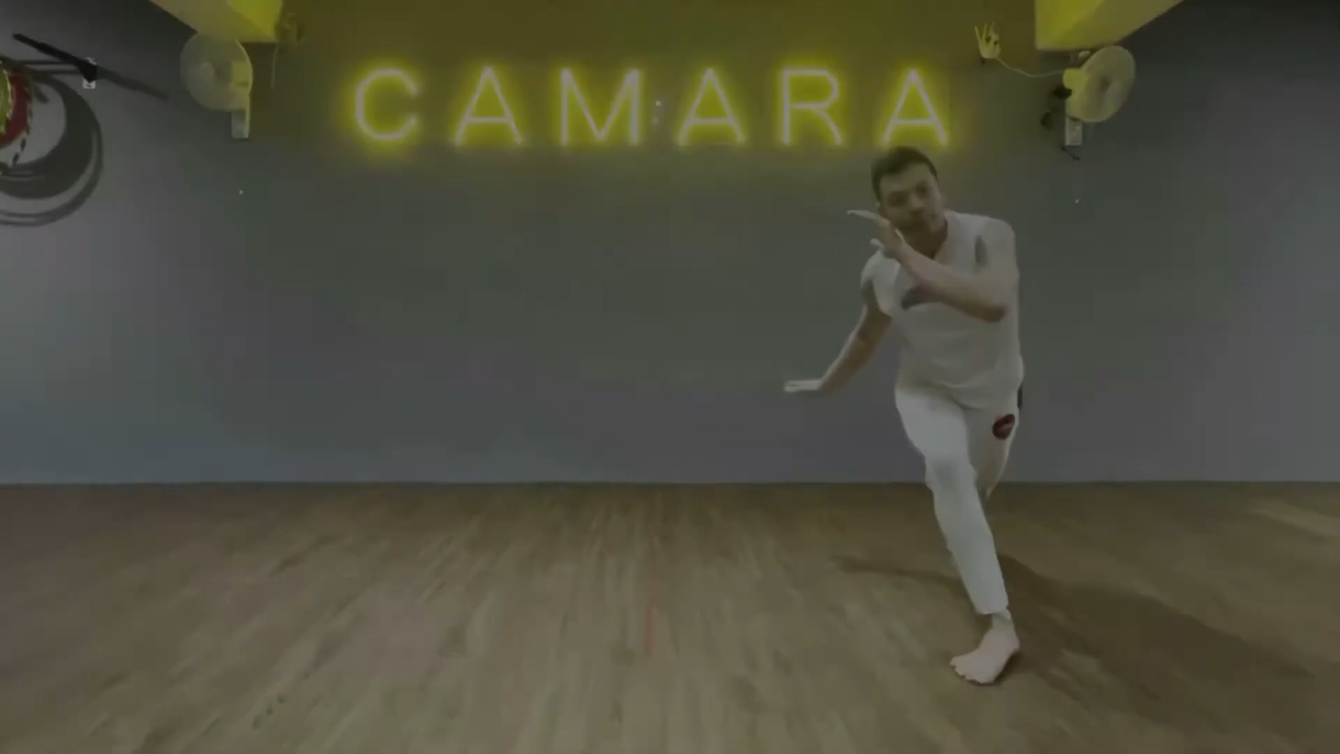 [卡波椅子教學] - 004 - 如何用一張椅子輕鬆學會capoeira(卡波耶拉