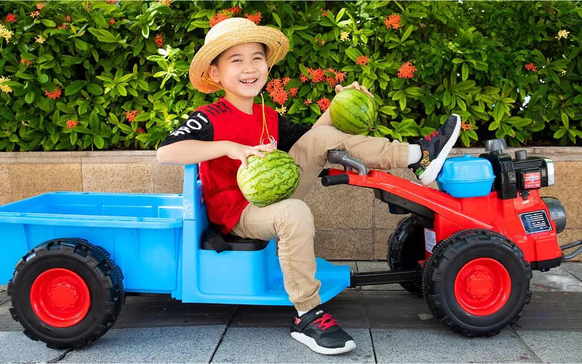 情景剧:小朋友开着拖拉机来除杂草