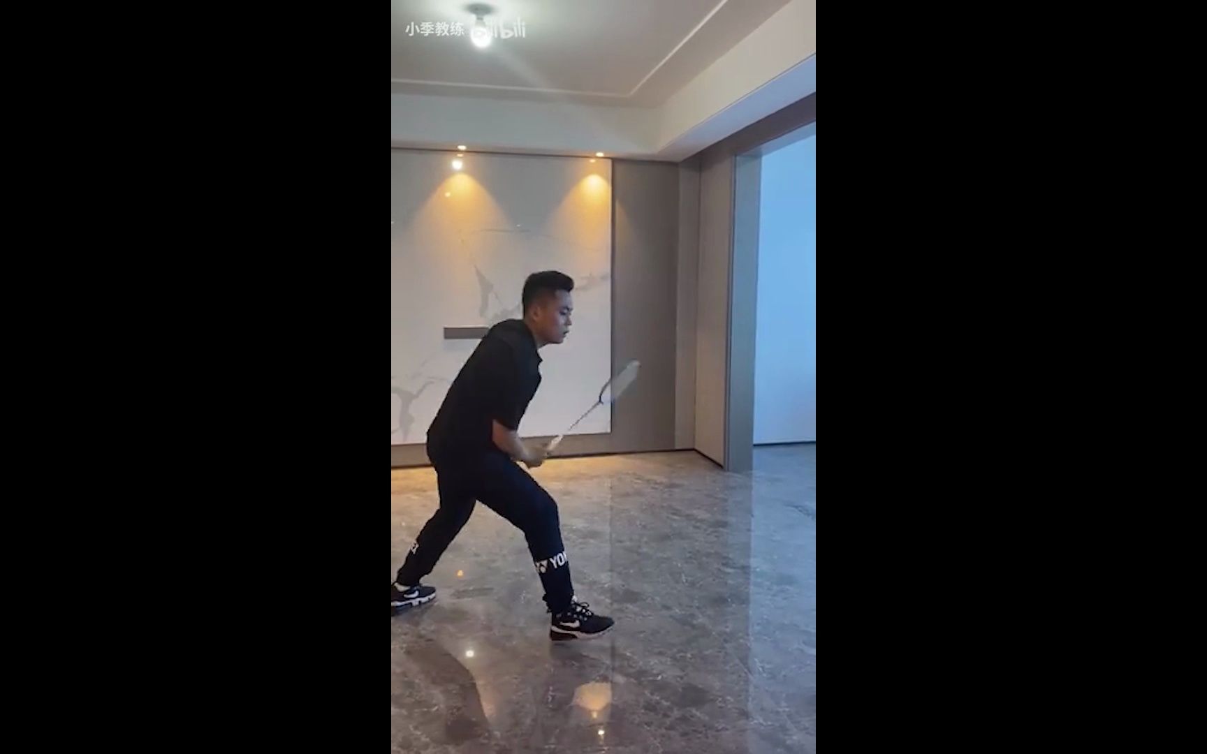 羽毛球挥拍跟练