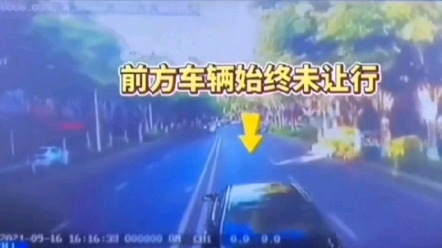 消防车出警遇私家车抢道阻挡,7次鸣笛警示无果,结局舒适 .注意:任何情况下如遇特种车辆一定要记得避让哔哩哔哩bilibili