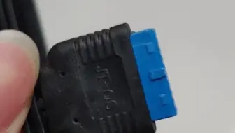 机箱USB 3.0线接线前必要工作，方便插拔