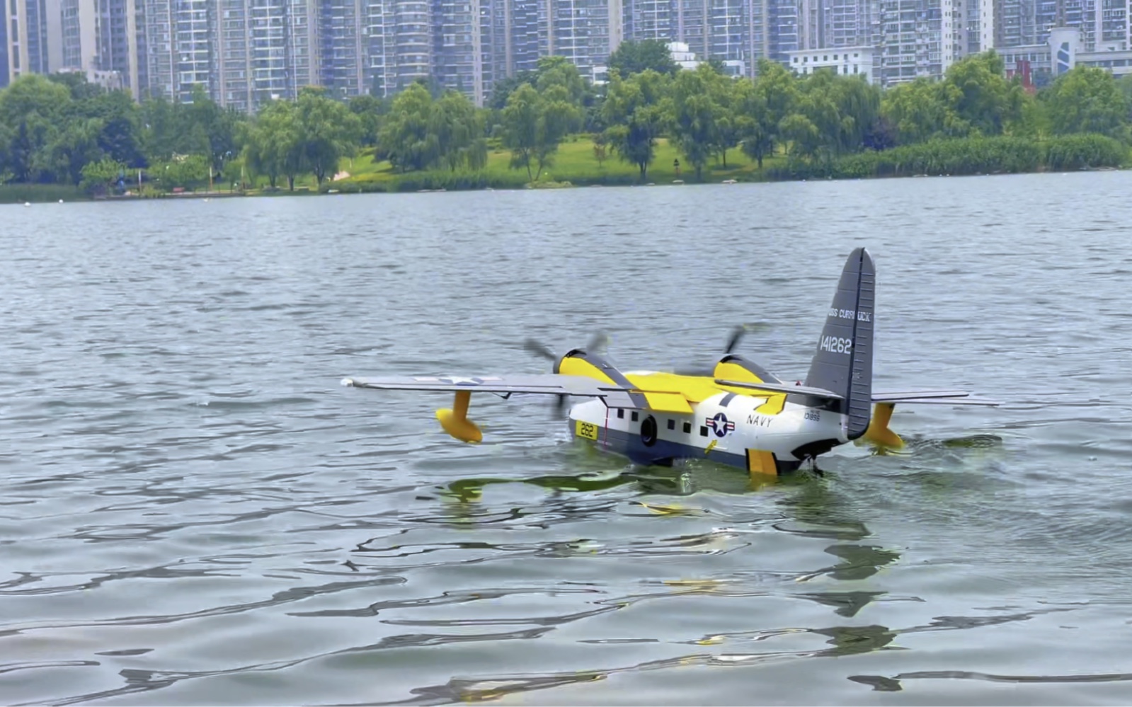双发水上飞机爽飞